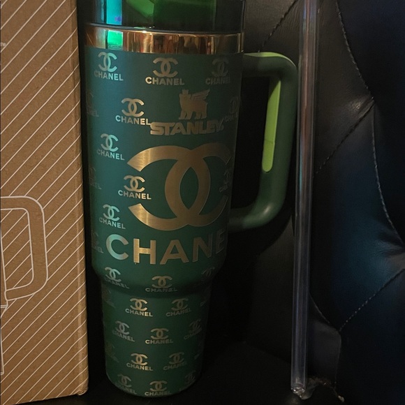 Stanley Green and Gold Tumbler with Handle - Picture 5 of 5